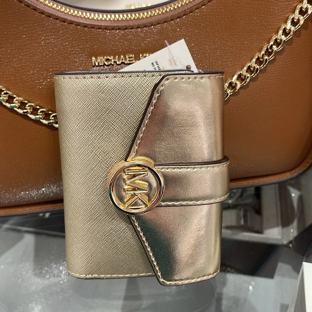 MICHAEL KORS CARMEN MEDIUM LOGO AND FAUX LEATHER WALLET
PALE GOLD
NWT - Picture 6 of 16